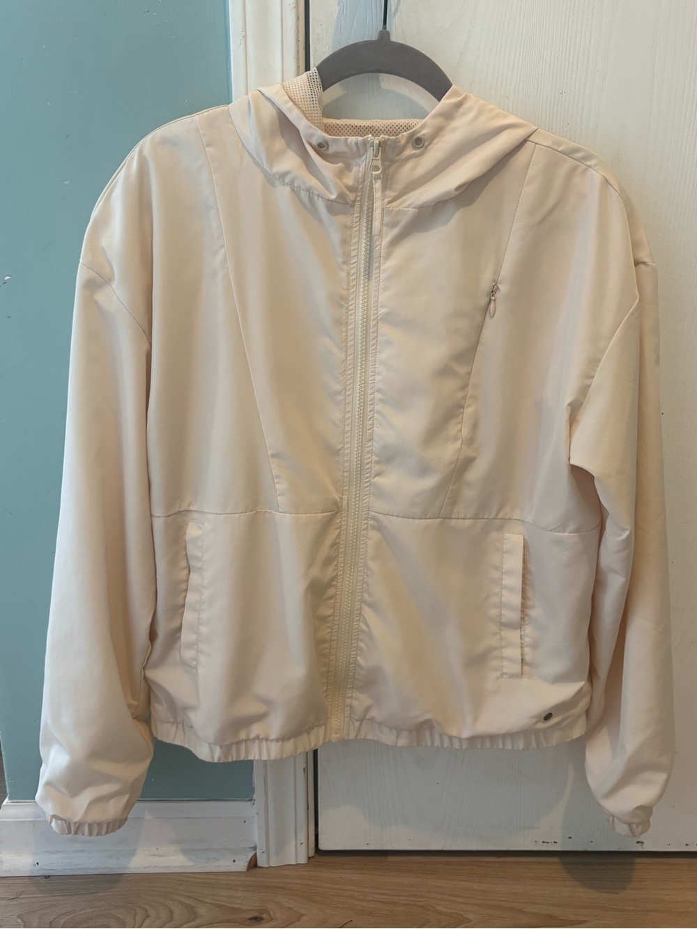 BearPaw Outdoors Light Cream Hooded Zip Windbreaker Jacket - M